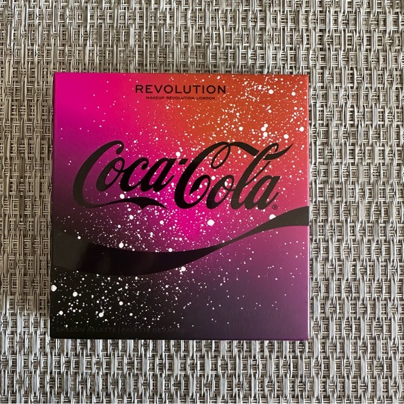 Makeup Revolution X Coca-Cola Eyeshadow Palette, Limited Edition, *NEW IN BOX* - Picture 2 of 3